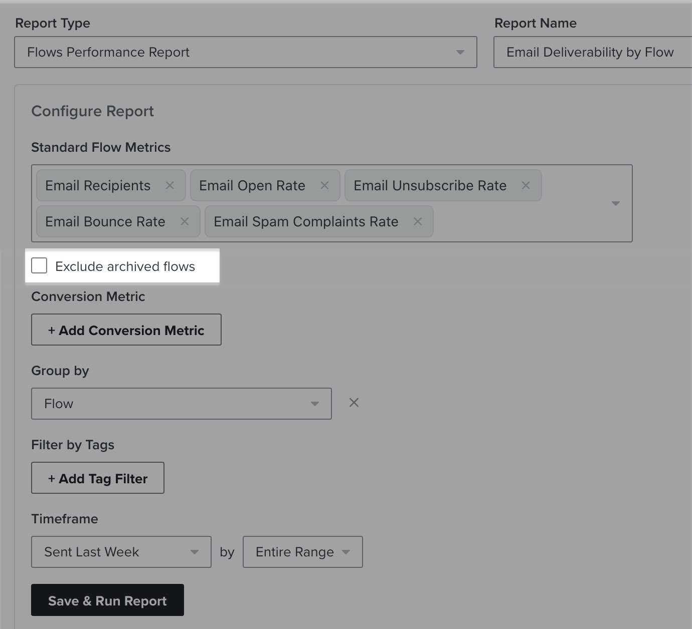 Configuración del informe personalizado con la opción "excluir flujos archivados" desmarcada.