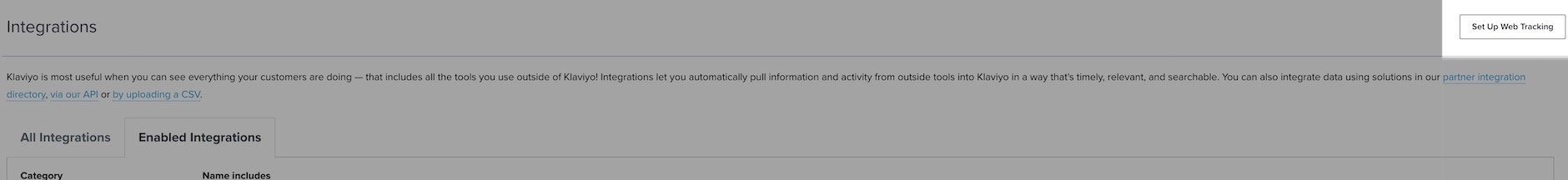 Dentro de la página de integraciones en ajustes, se destaca el botón superior derecho para configurar el seguimiento web