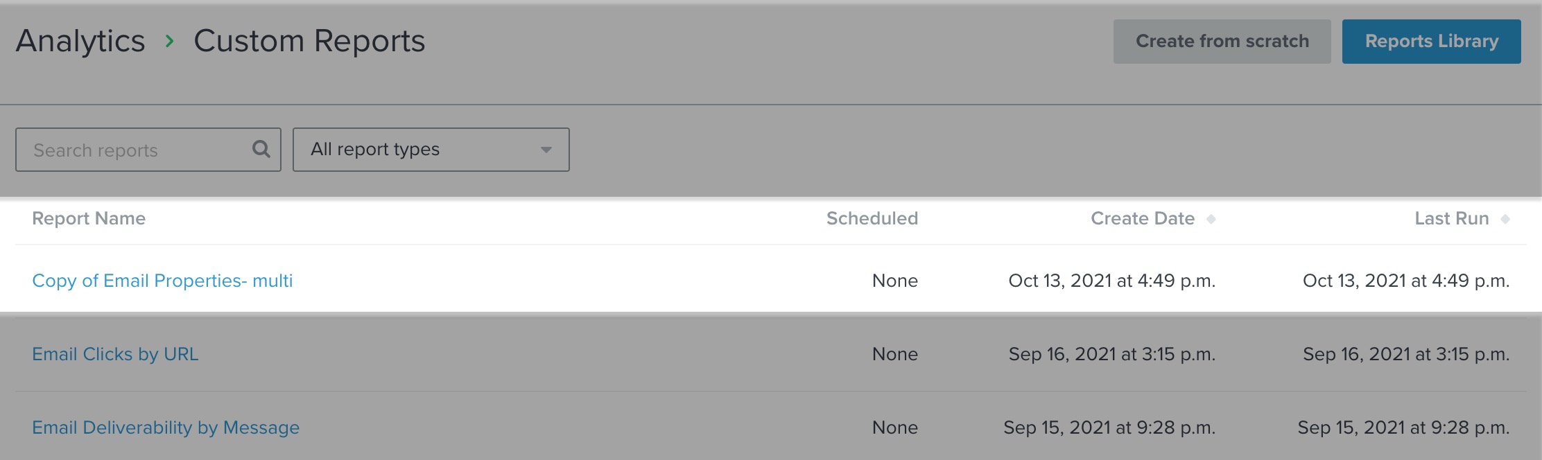 Na página principal da lista Custom Reports, um exemplo de um relatório clonado que aparecerá no topo da lista