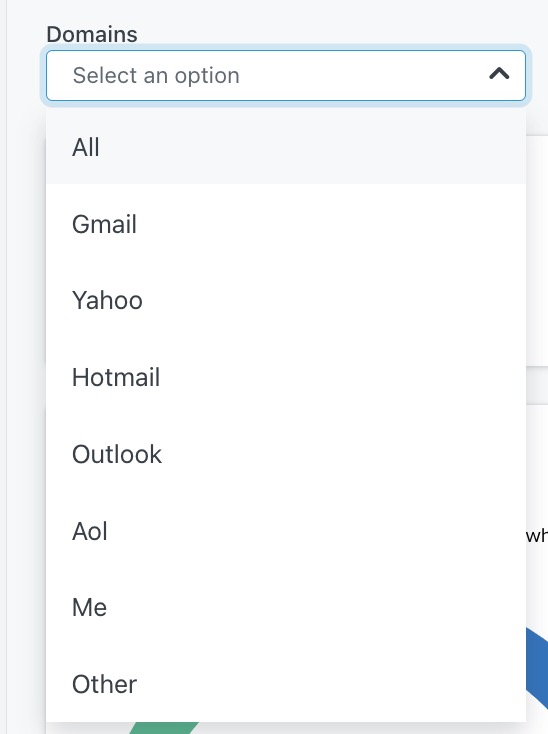 Le menu déroulant Domaines affiche les options suivantes : Tous, Gmail, Yahoo, Hotmail, Outlook, AOL, Me, etc.