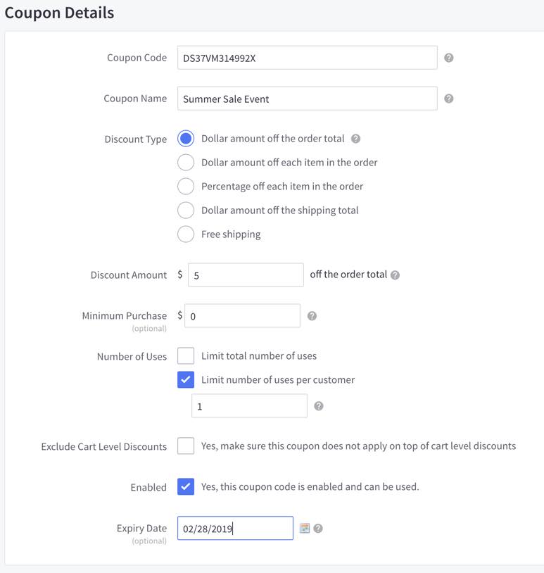 La página de detalles del cupón para rellenar y seleccionar el comportamiento después de crear un nuevo cupón en BigCommerce