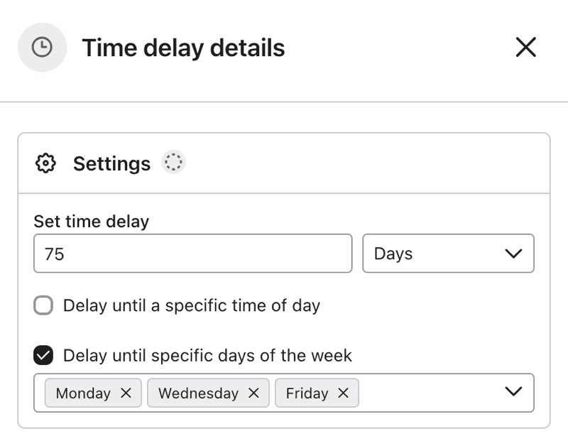 Abaixo da opção de atrasar até uma hora específica do dia, há também a opção de atrasar até um dia específico da semana com botões para cada dia, de modo que vários dias possam ser selecionados.