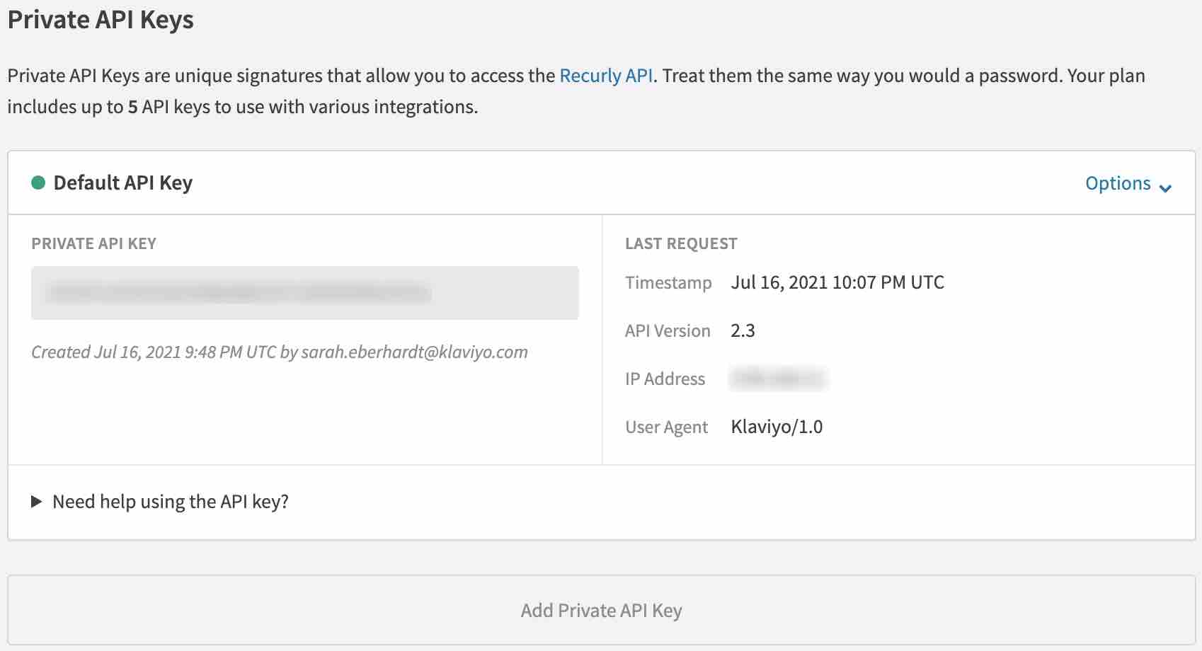 Claves API privadas en Recurly mostrando Clave API por defecto difuminada y Añadir Clave API Privada con fondo gris en la parte inferior