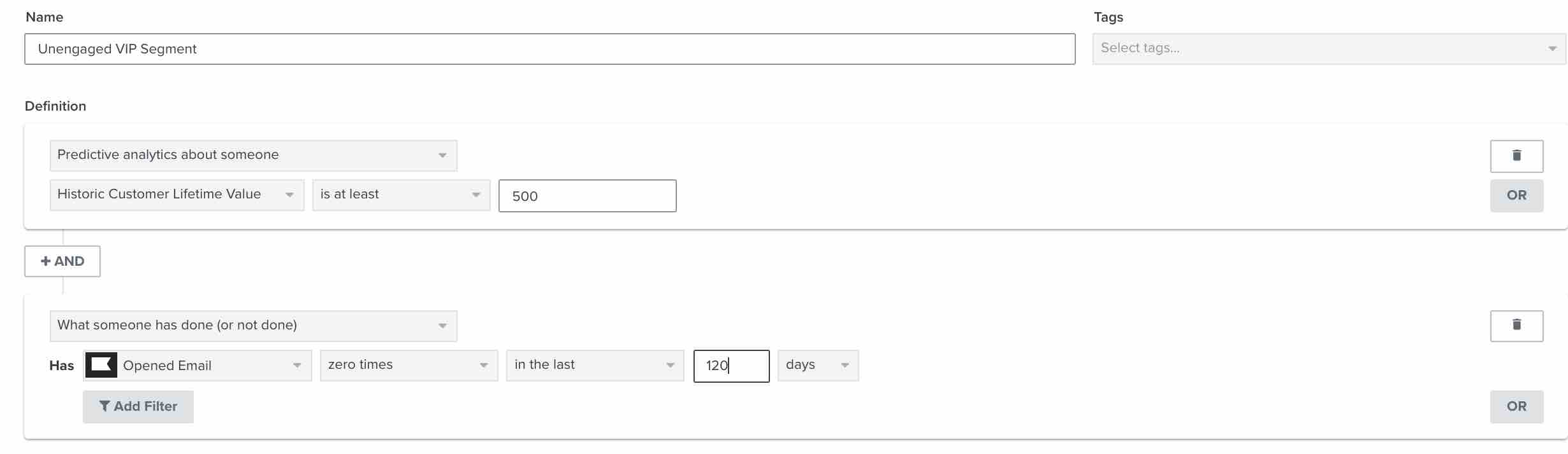 Segment VIP non engagé dans Klaviyo segment builder basé sur l'analyse prédictive CLV historique au moins 500 et a ouvert l'email zéro fois au cours des 120 derniers jours.