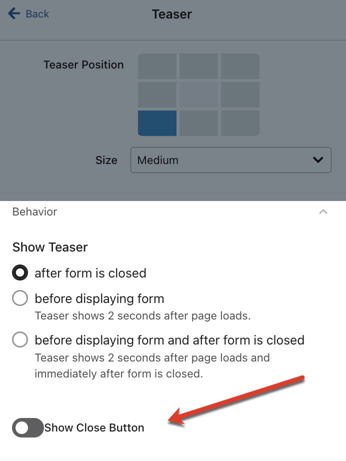 A opção Mostrar botão Fechar nas configurações de direcionamento e comportamento de um teaser de formulário.