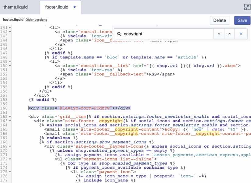 Archivo de temas footer.liquid en el que se muestra el formulario de registro encima de la información de derechos de autor.