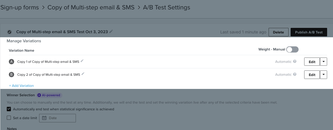 La página de configuración de la prueba A/B con el menú de peso de la variación resaltado y mostrando que ambas variaciones están configuradas para la selección automática de tráfico.