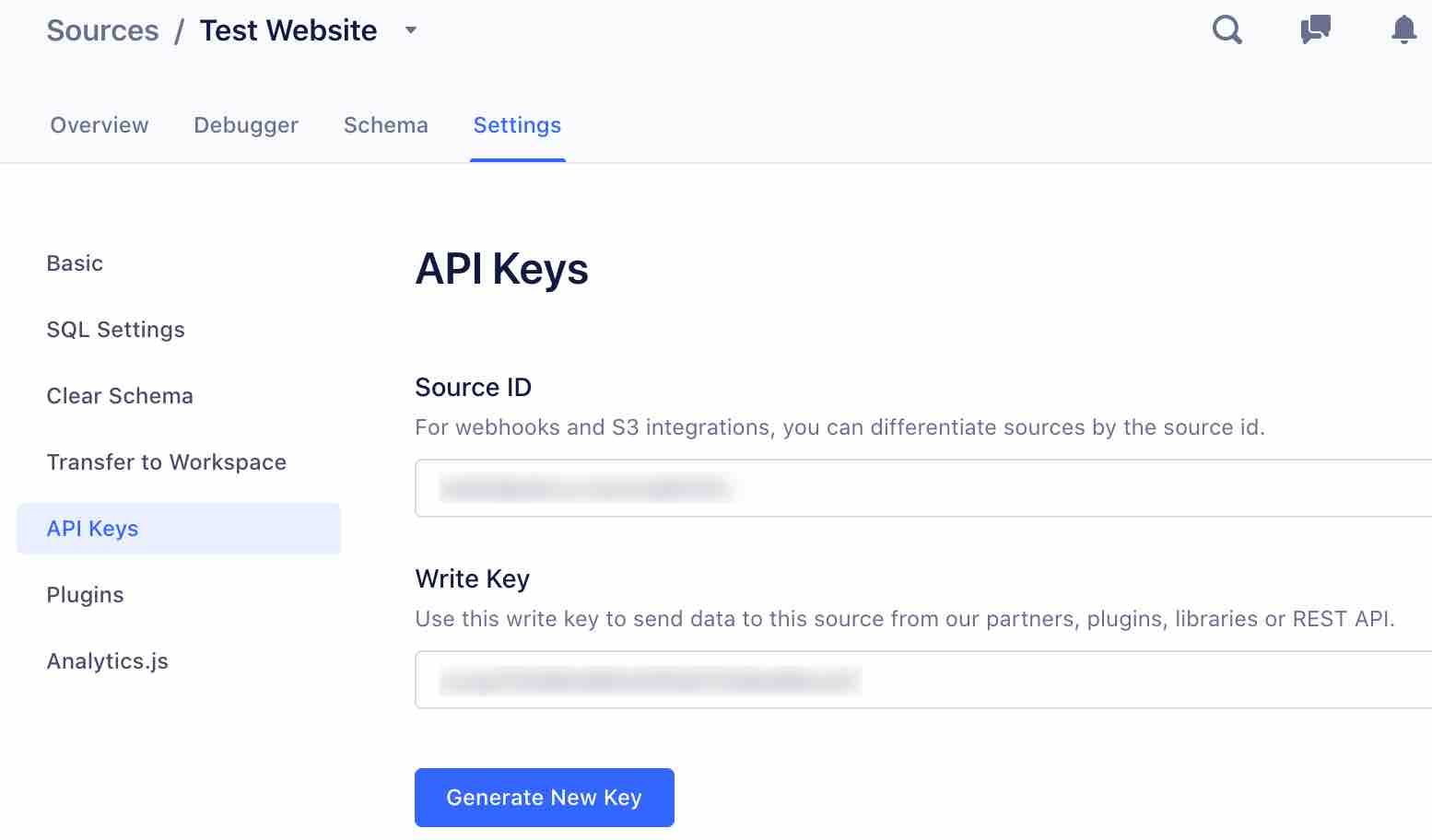 Teste a página de origem do site no Segment com a guia Settings selecionada, com Source ID e Write Key desfocados