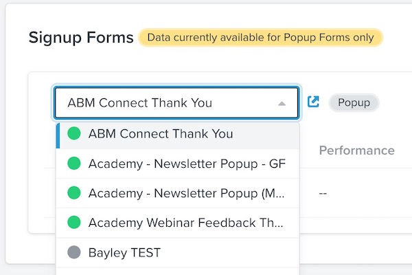 Menu suspenso dentro da página Signup Forms Performance mostrando opções para diferentes métricas a serem escolhidas