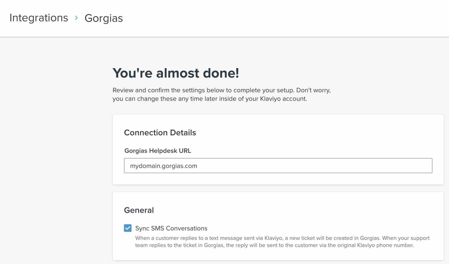 Écran pour entrer l'URL du helpdesk de Gorgias, avec l'option Sync SMS Conversations cochée sous URL