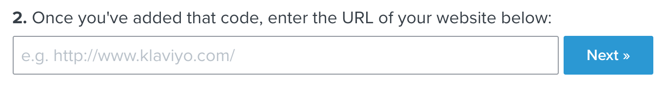 Cuadro de texto URL para la prueba de configuración de seguimiento web de Klaviyo con Siguiente con fondo azul