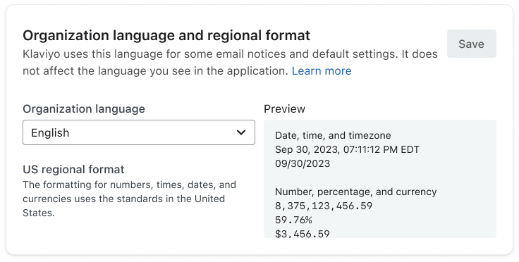 A seção Idioma da organização e formato regional da página de configurações da organização mostra um exemplo de idioma da organização da conta definido como inglês.