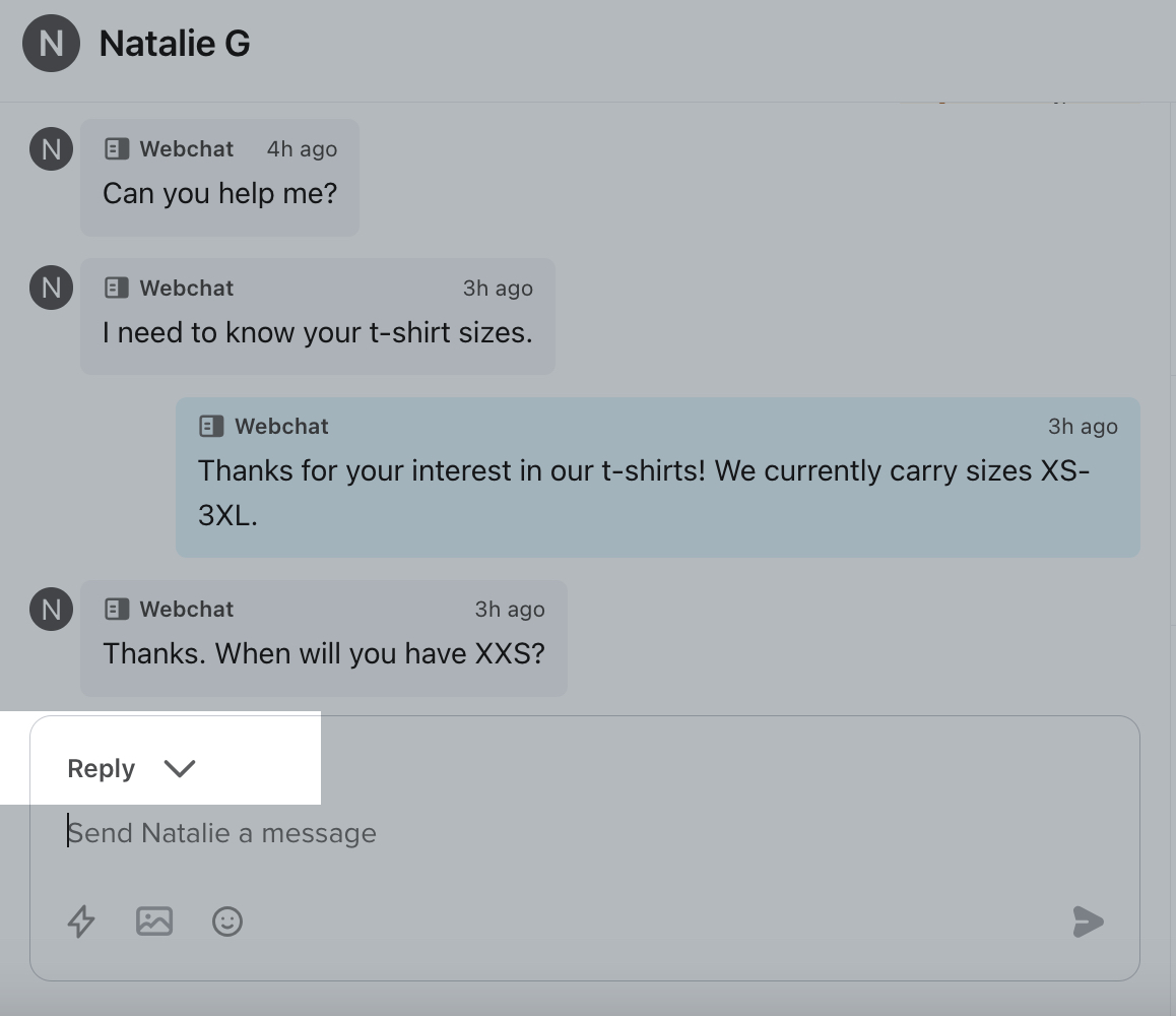 De dropdown naast de knop Beantwoorden wordt geselecteerd uit het tekstvak Antwoord in een Inbox-ticket.