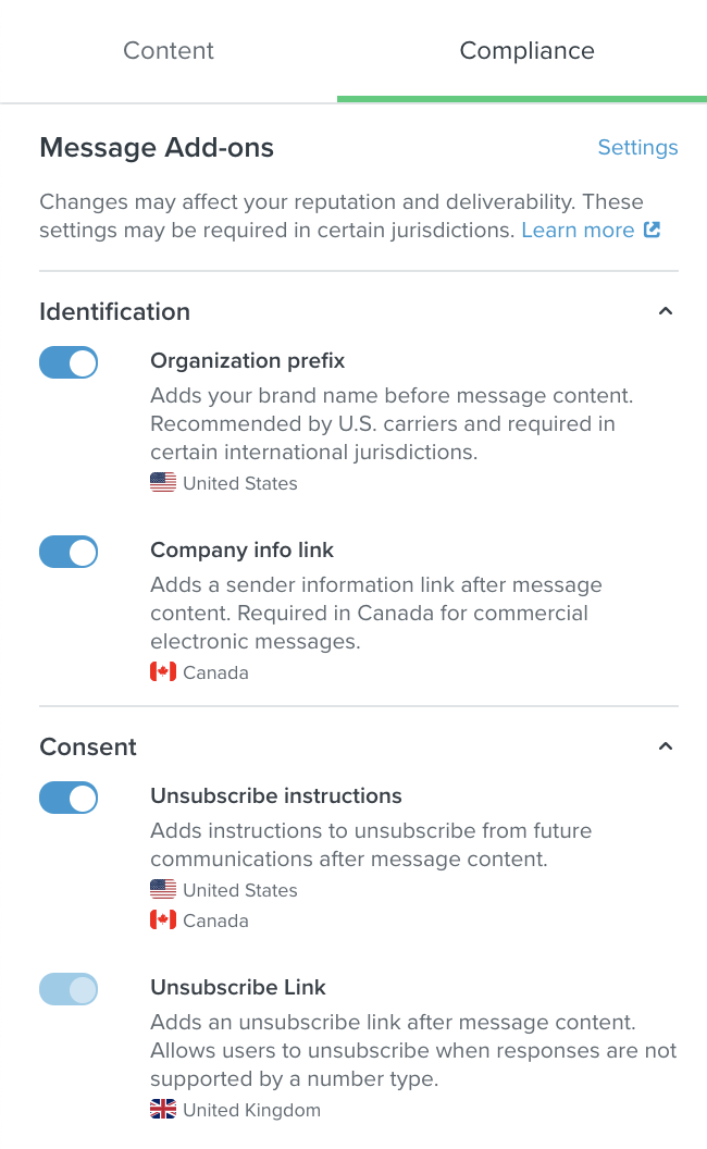 Klaviyo Het tabblad compliance van het SMS bericht toont schakelaar om automatisch de naam van je organisatie toe te voegen aan het begin van het bericht.