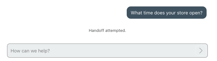 Chat thread met gebruikersvraag 'Hoe laat gaat je zaak open?' en bericht 'Handoff poging gedaan'.