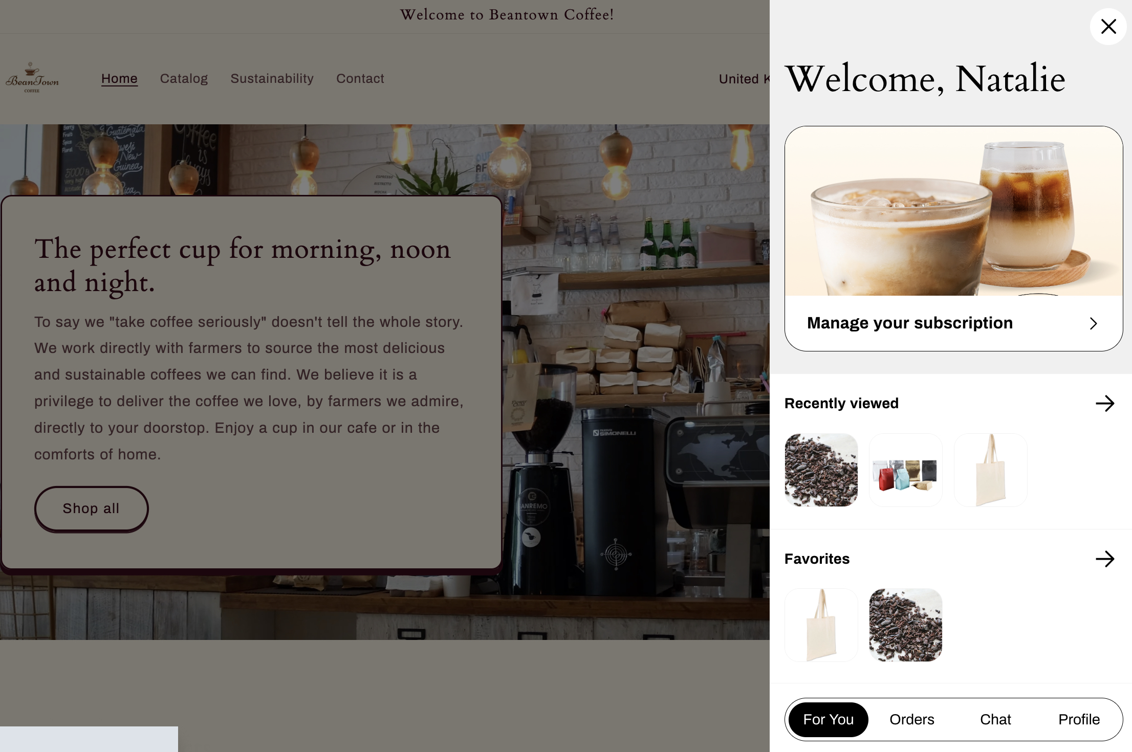 De Klaviyo Customer Hub-lade is geopend op de website van een voorbeeldmerk en laat zien dat de shopper is ingelogd op hun klant account.
