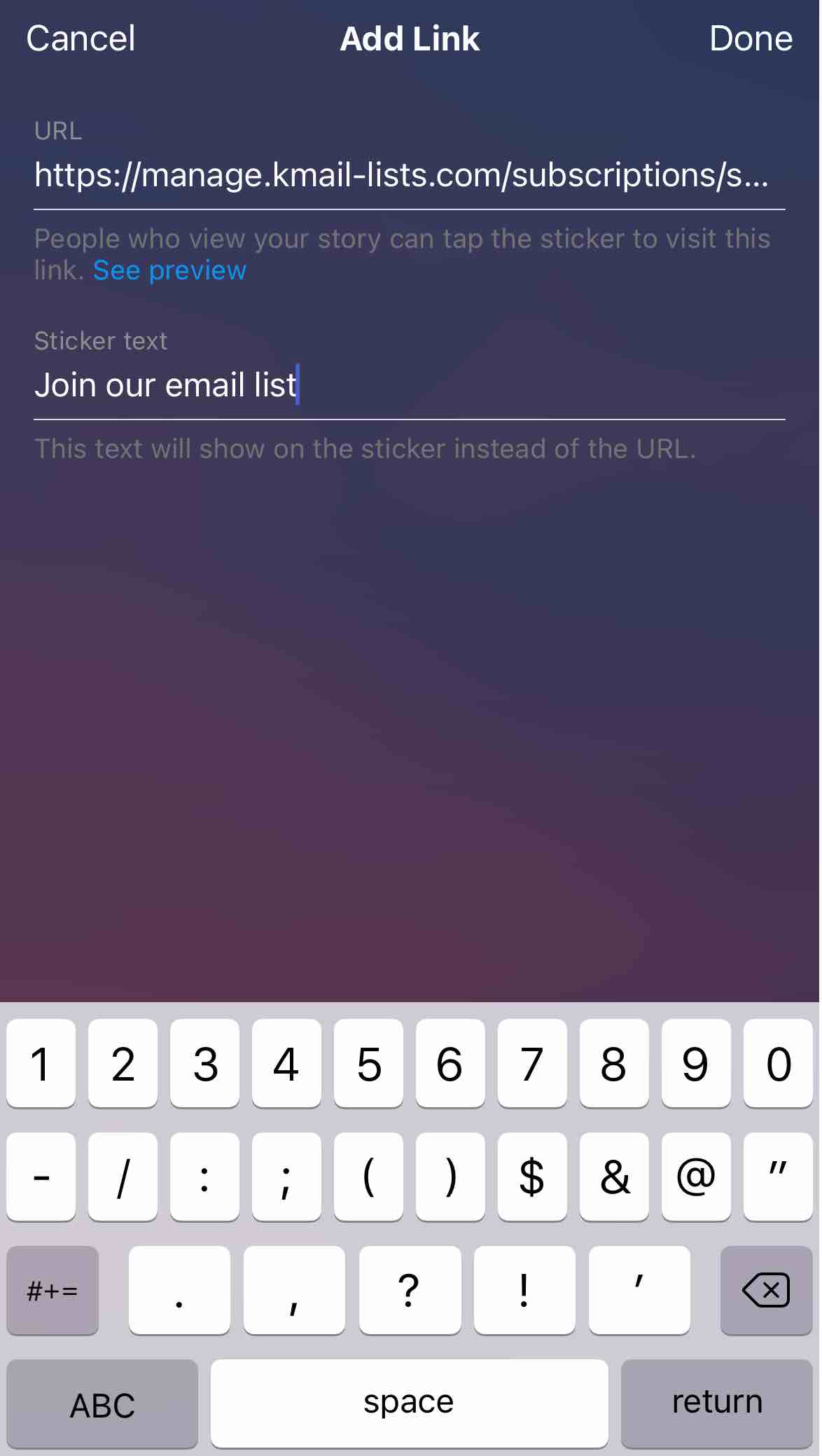 Menyn Lägg till länk på ett exempel på en instagramberättelse med URL:en för prenumerera-sidan inklistrad i URL-textrutan. 