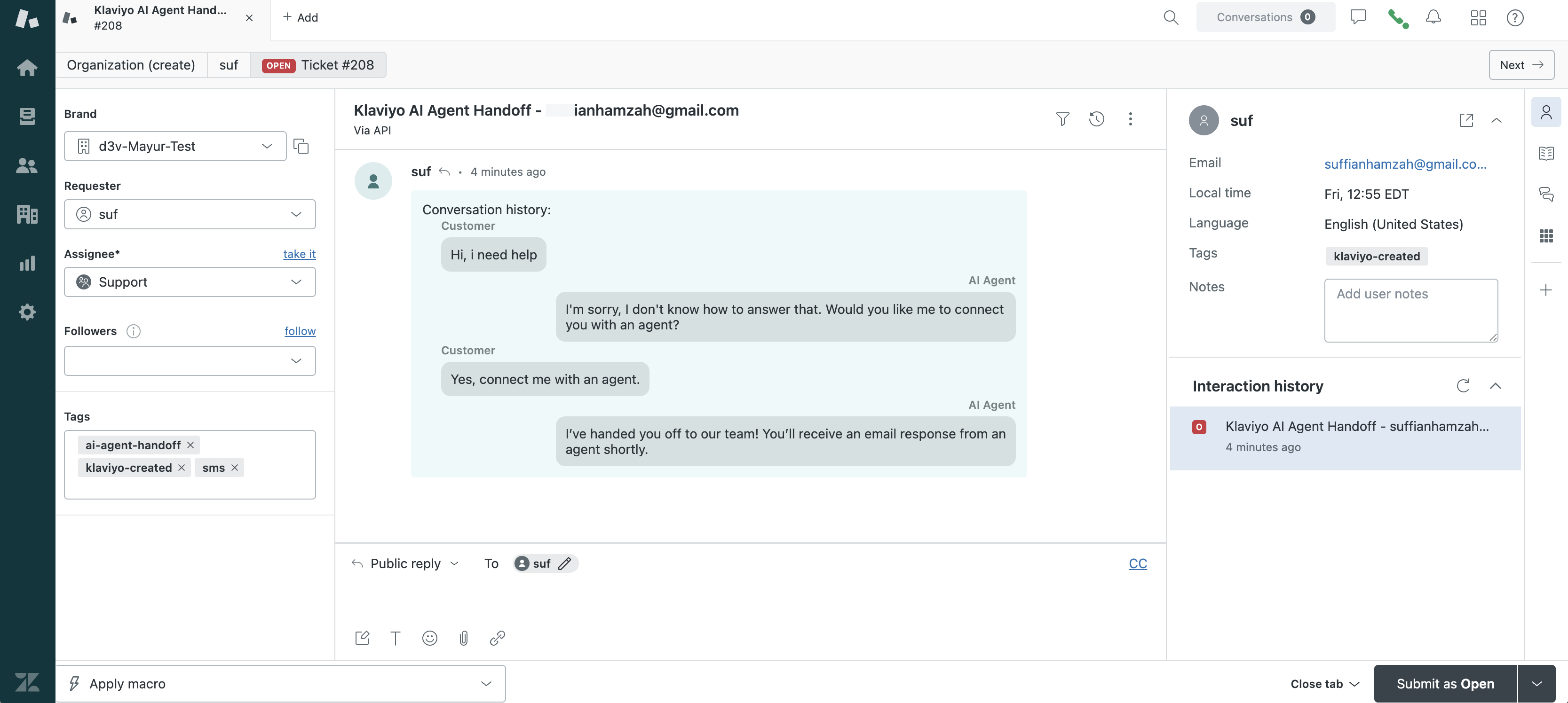 supportärendevy i Zendesk som visar det ärende som serviceagenten för artificiell intelligens skapade med chatthistorik och kontaktinformation.