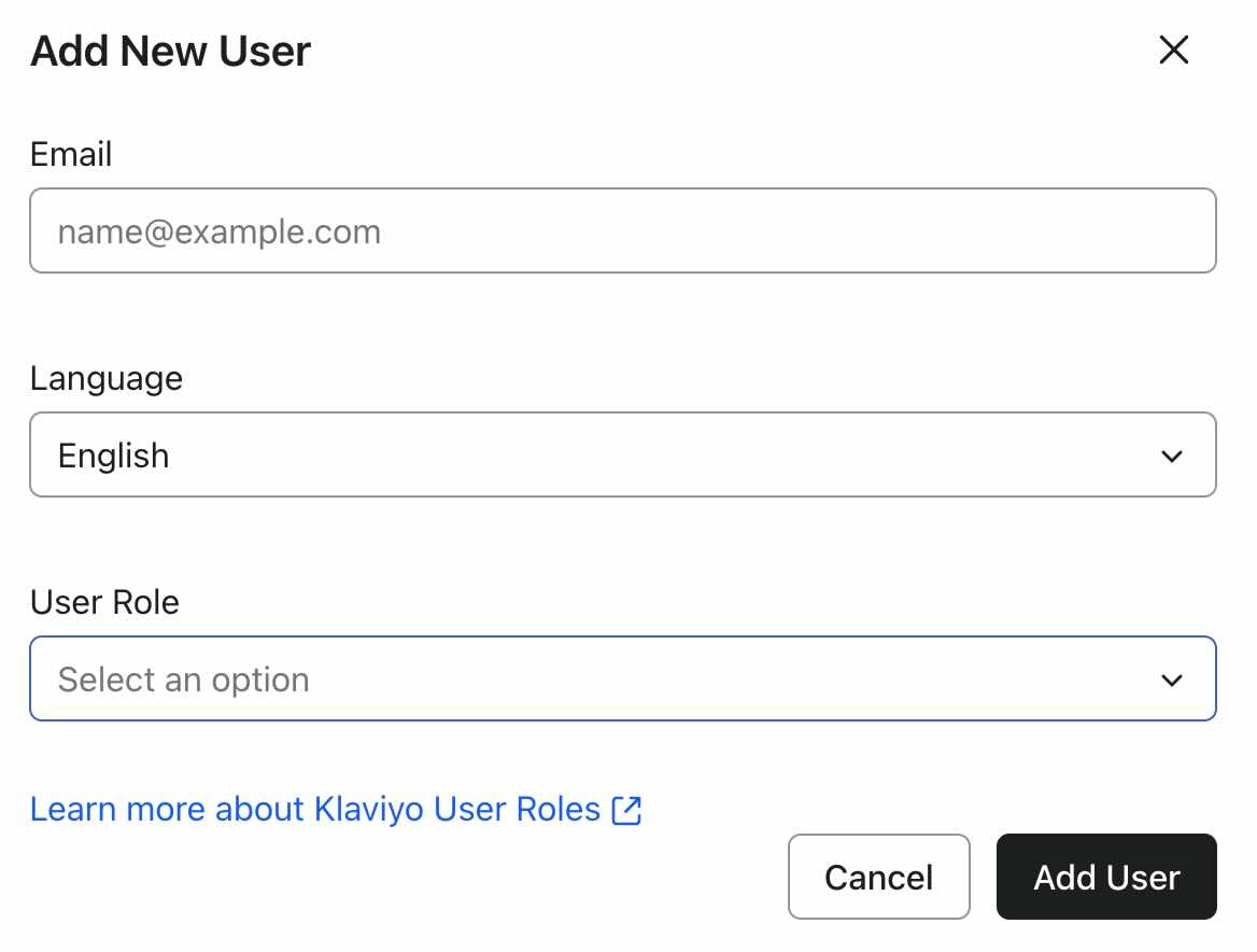 Okno dialogowe umożliwiające dodanie adresu e-mail, języka i roli dla nowego użytkownika.