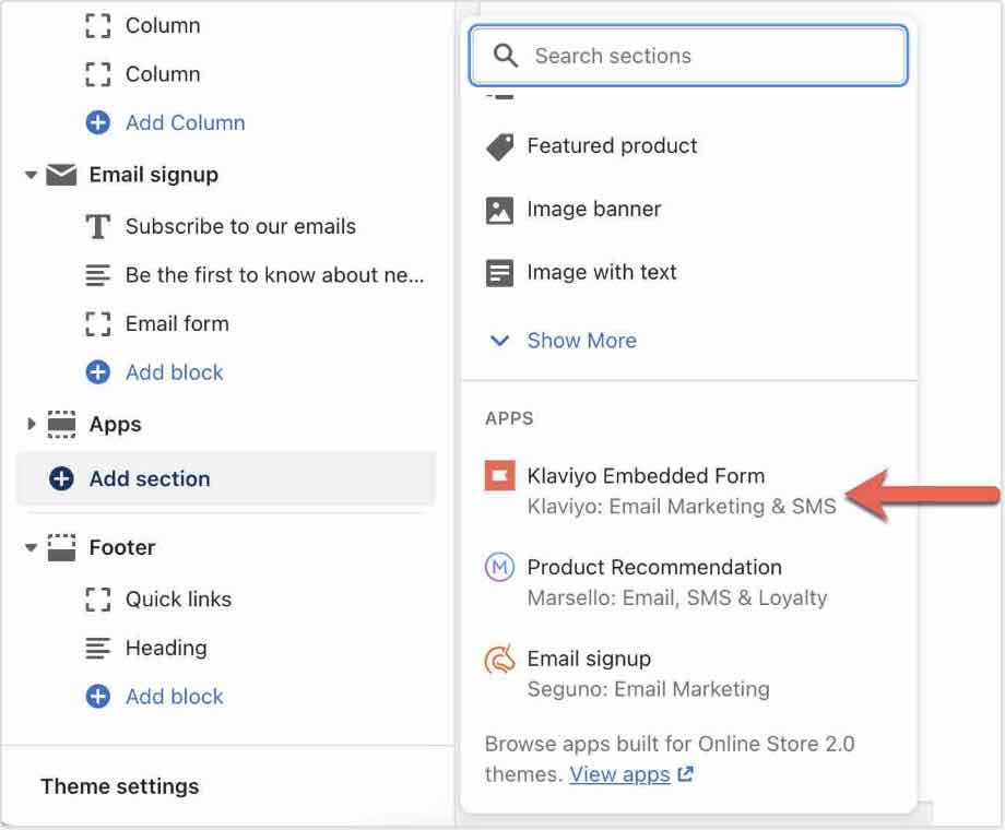 Pfeil, der auf die Option „Klaviyo Embedded Form“ im Abschnitt „Add section“ unter „Apps“ in Shopify zeigt 